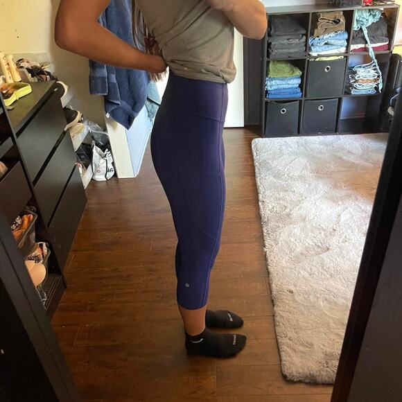 Lululemon cropped yoga pants size - Picture 4 of 4
